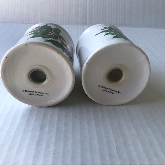 Vintage Hallmark Holly Berries Salt & Pepper Shakers 3.75” Tall - Picture 5 of 6